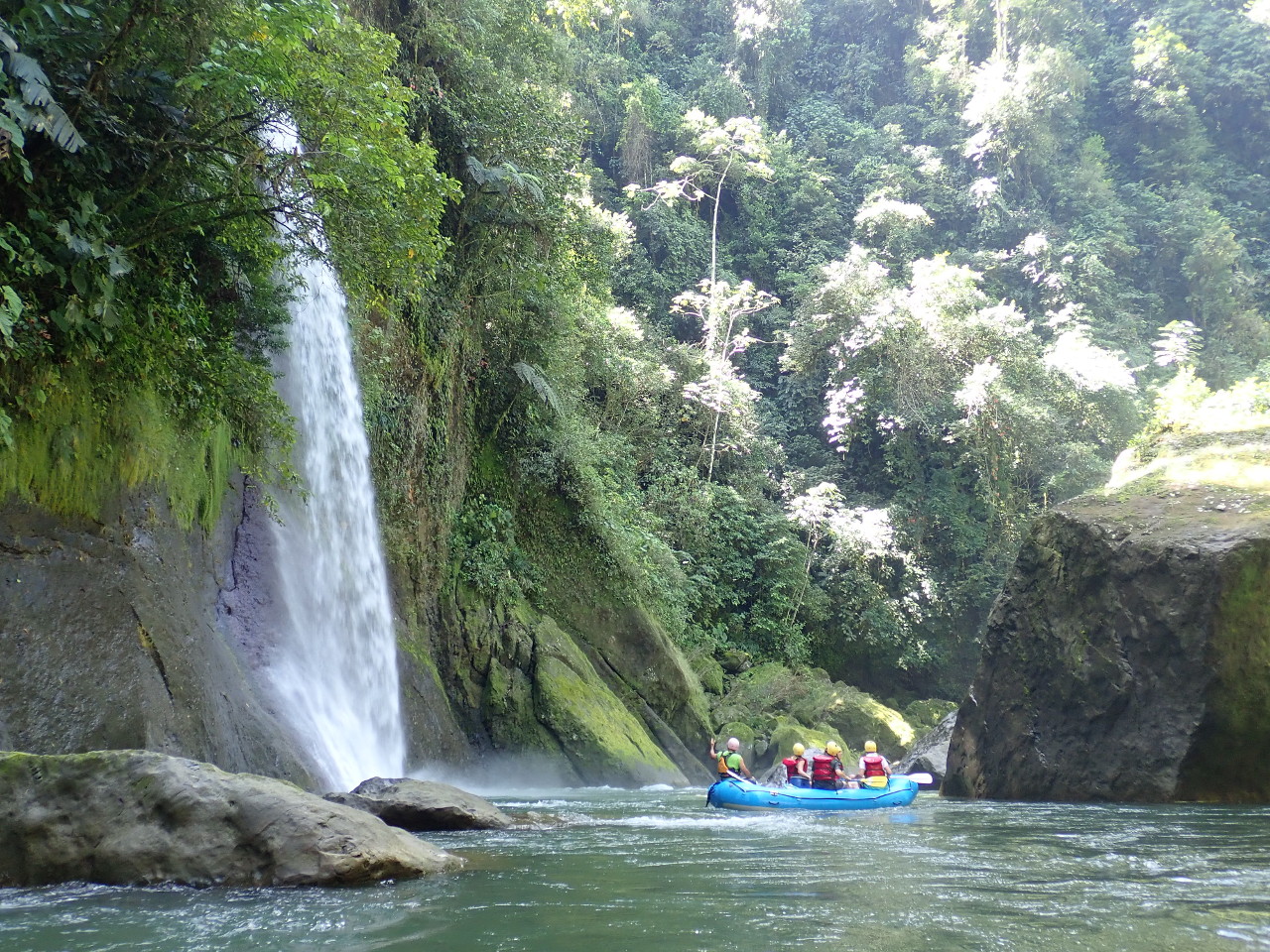 Pacuare River Rafting Tour (class III-IV)